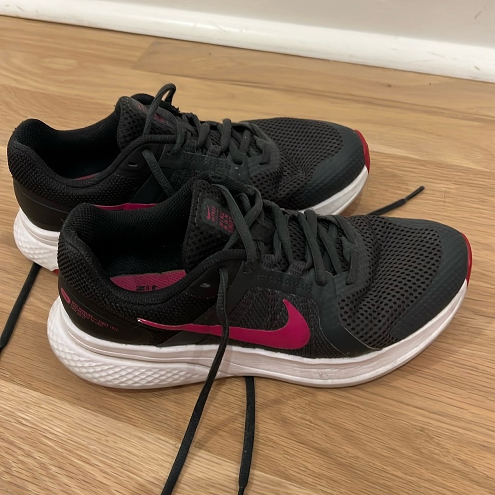 Nike woman’s shoe size 8